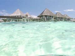 Peaceful ocean waves