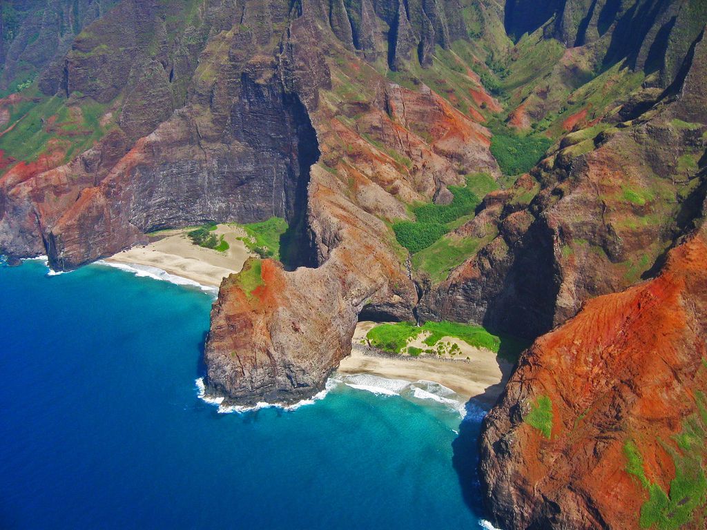 Na Pali’s Hidden Beaches of Honopu