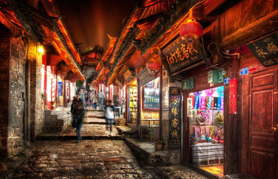 The ancient chinese town of lijiang at night