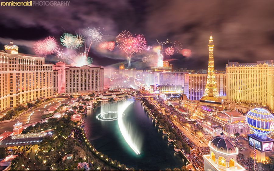 Vegas New Year's 2012 fireworks celebration