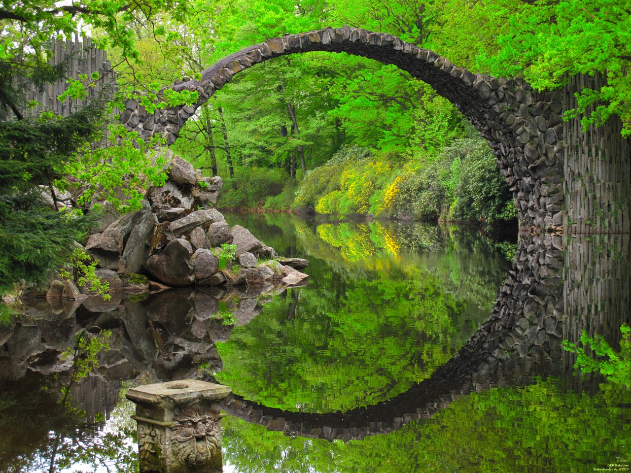 Moon bridge