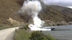 Speedboat puts out boat fire with huge waves