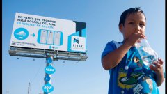 Billboard makes water out of humid air