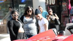 Picking Up Girls With A Ferrari Social Experiment