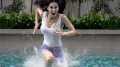 Walking On A Pool Of Non-Newtonian Fluid 