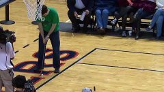 Fan Sinks 95-Foot Putt to Win $15,000 Car