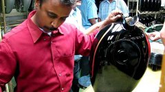 Painting Perfect Pin Stripes On A Motorcycle Gas Tank